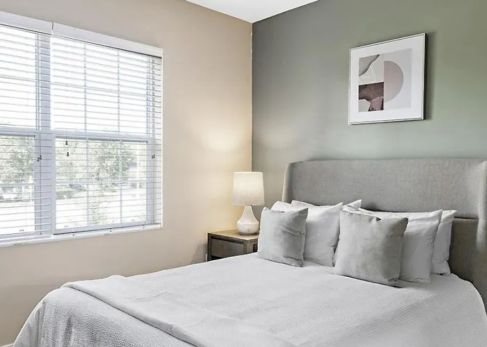 Apartment Landing Modern With Amazing Amenities *