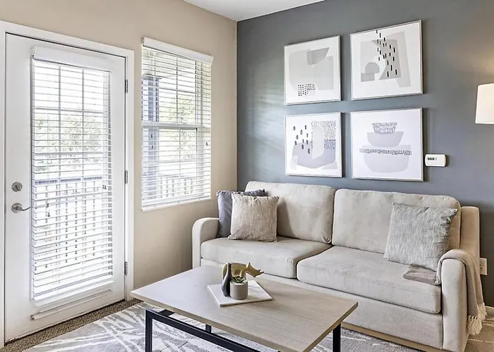 Landing Modern With Amazing Amenities Apartment