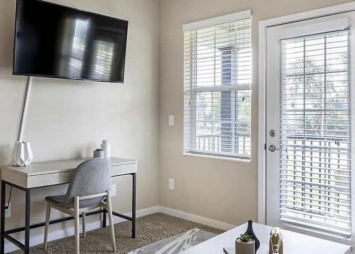 Landing Modern With Amazing Amenities * Columbus
