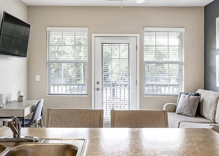 Landing Modern With Amazing Amenities Columbus